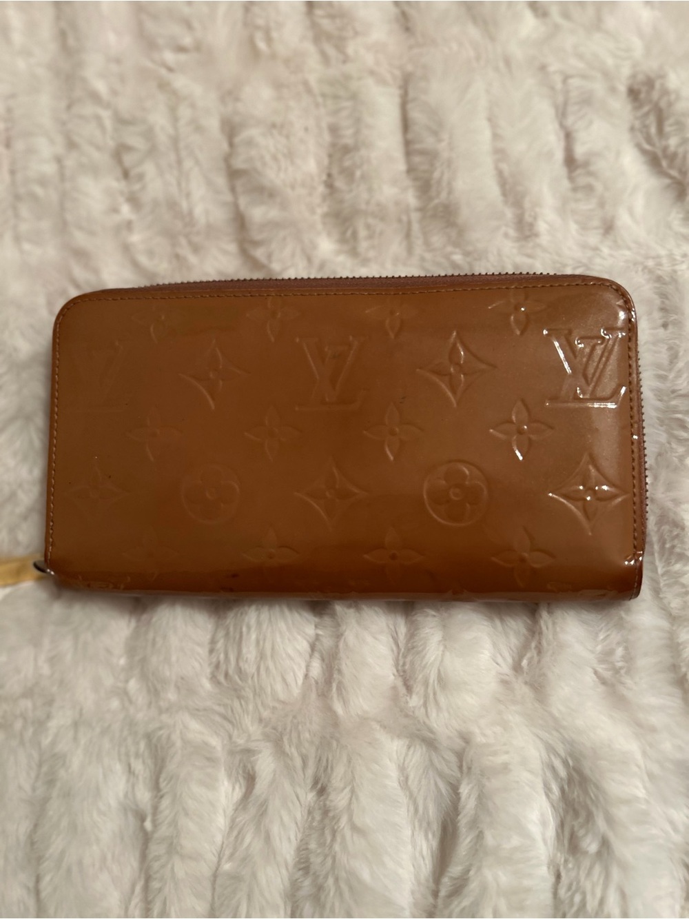 Louis Vuitton Vernis Monogram Zip Long Wallet in caramel